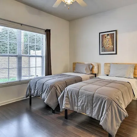 Inviting High Point Townhome With Patio And Privacy!